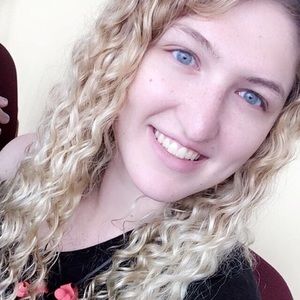 Meet your Posher, Alicia